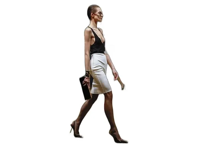 Top nero con scollatura profonda di Saint Laurent Autunno 2023