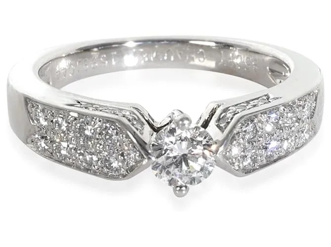 Anello di fidanzamento con diamante rotondo brillante da 0,25 ct di Chaumet