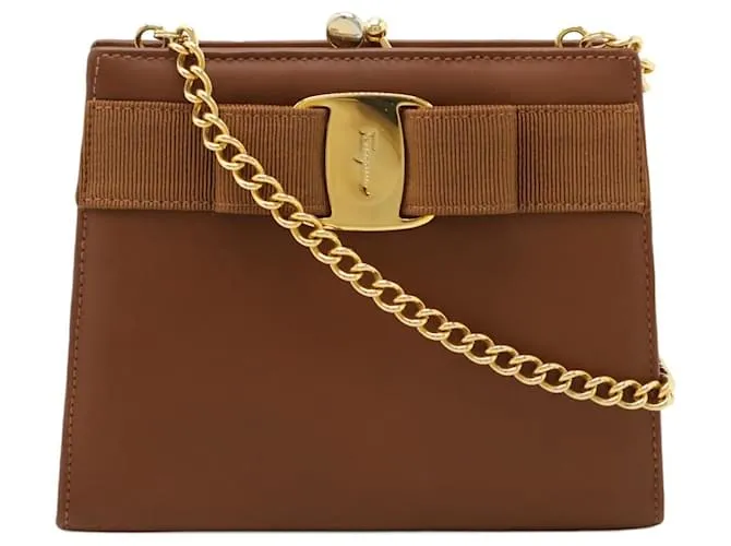 Pochette Vara Chain di Salvatore Ferragamo Marrone