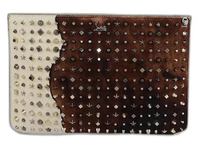 Clutch in pelo di pony marrone/bianco sporco con borchie Christian Louboutin