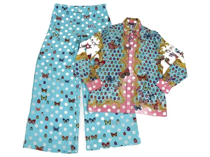 Set di camicia a maniche lunghe e pantaloni con stampa multicolore Bugs & Butterfly di Versace