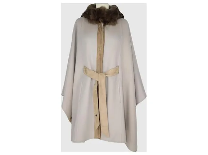 Loro Piana Cappa beige con cappuccio in pelliccia