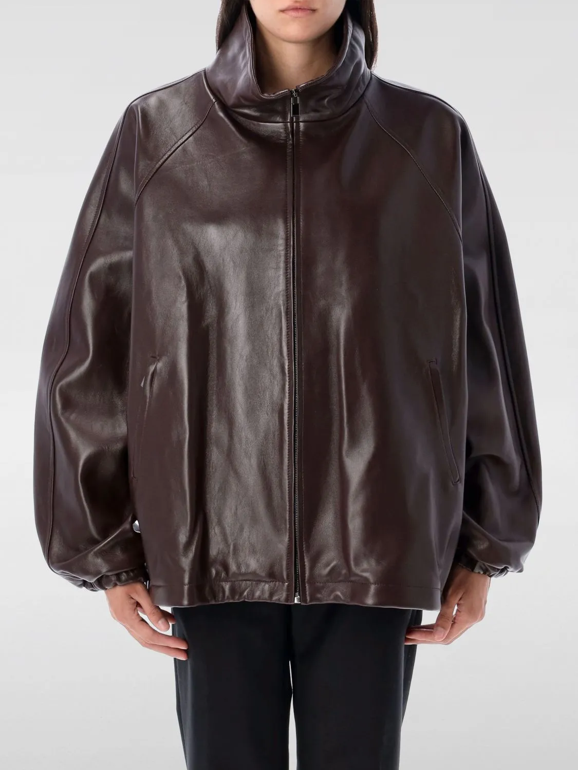 Giacca di pelle over Magda Butrym