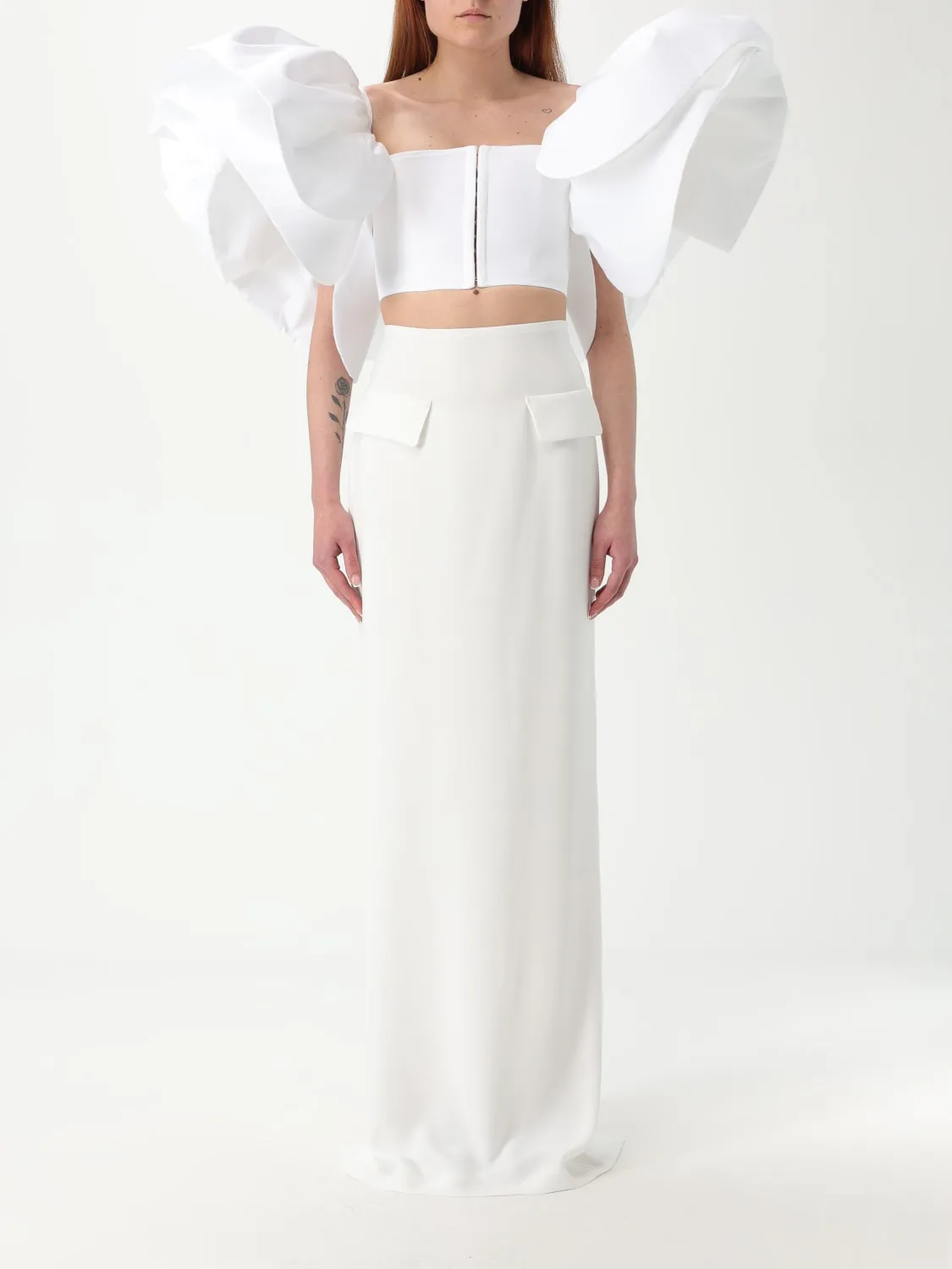 Top Monot in crepe con maxi rouches