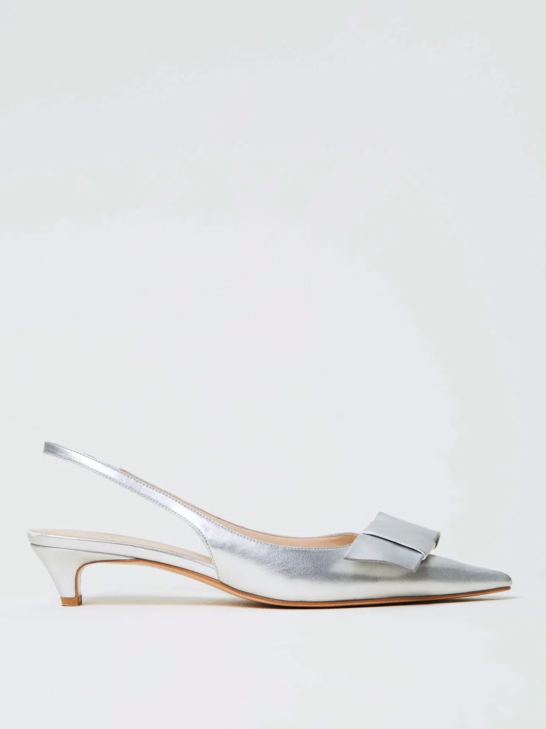 Slingback Twinset in pelle laminata con fiocco